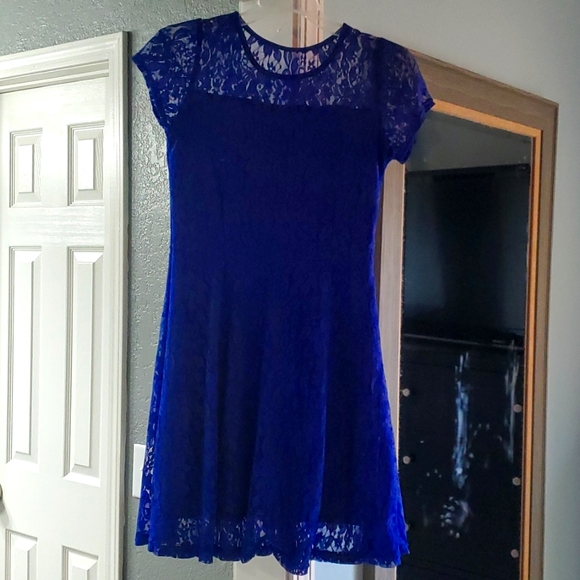 Dress - Picture 2 of 3